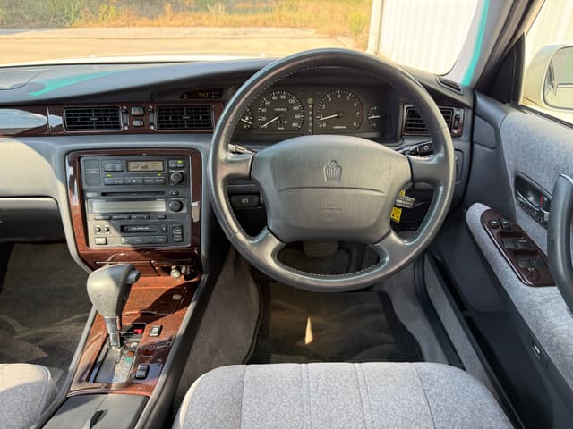 1996 Toyota Crown JDM car for sale — photo 18 of 20