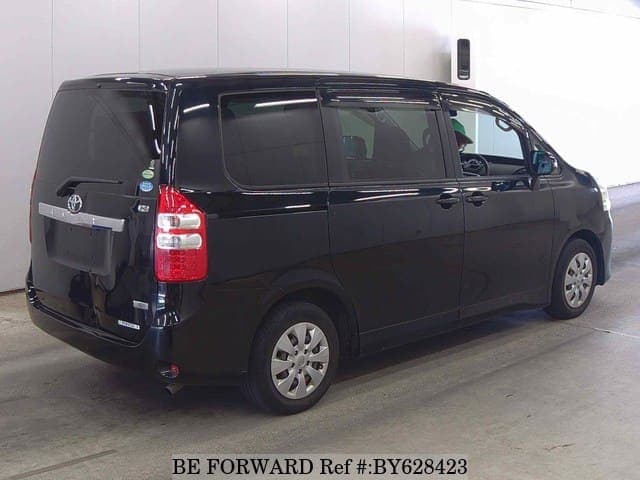 2010 Toyota Noah JDM car for sale — photo 2 of 6
