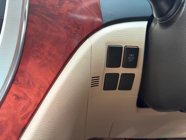 2010 Toyota Vellfire JDM car for sale — photo 17 of 21
