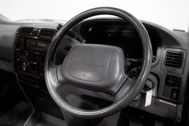 1996 Toyota Granvia JDM car for sale — photo 14 of 25