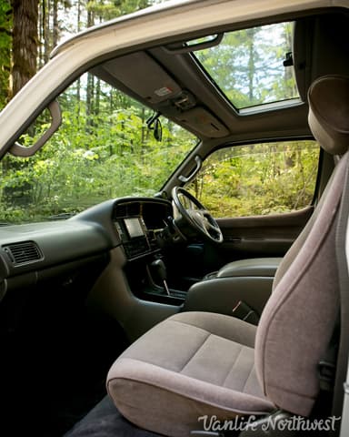2000 Toyota HiAce JDM car for sale — photo 16 of 25