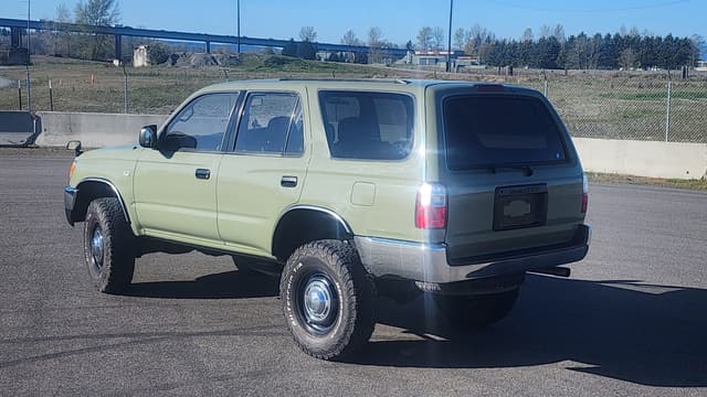1994 Toyota Hilux Surf JDM car for sale — photo 4 of 16