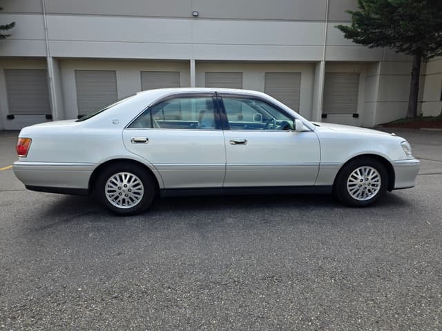 1999 Toyota Crown JDM car for sale — photo 8 of 14