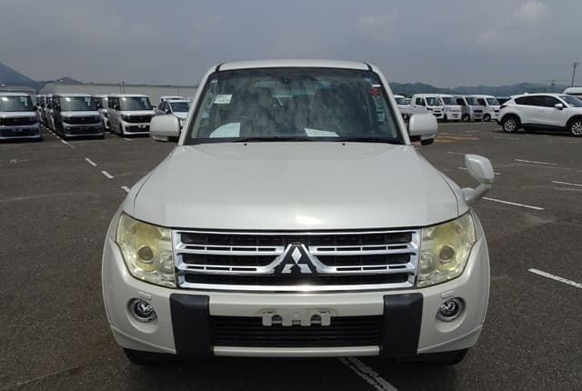 2011 Mitsubishi Pajero JDM car for sale — photo 8 of 25