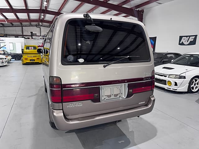 1995 Toyota HiAce JDM car for sale — photo 5 of 25