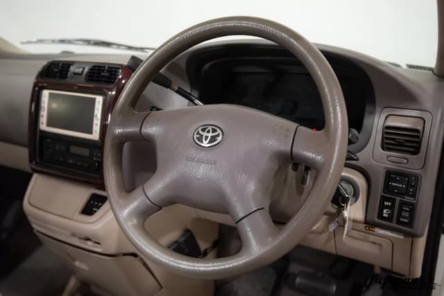 1999 Toyota Grand Hiace JDM car for sale — photo 11 of 25