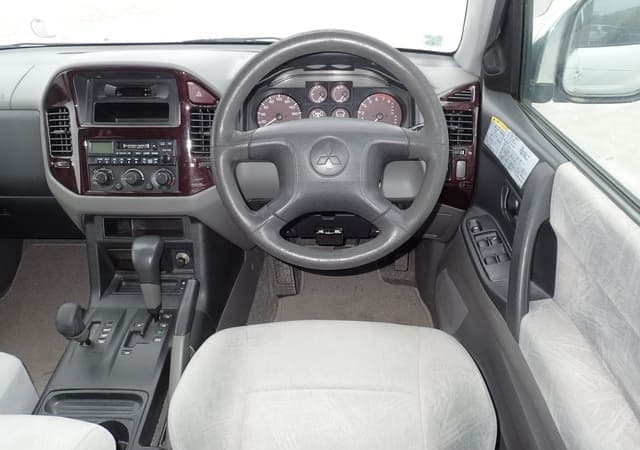 2001 Mitsubishi Pajero JDM car for sale — photo 2 of 6