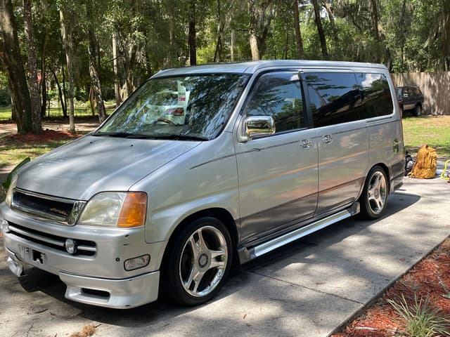 1996 Honda Stepwagon JDM car for sale — photo 2 of 18