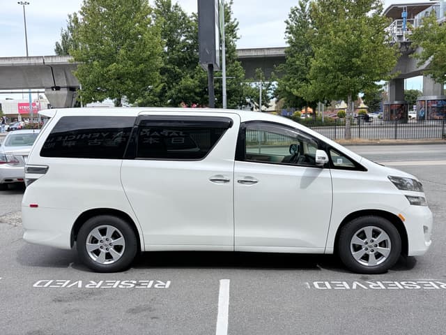 2009 Toyota Vellfire JDM car for sale — photo 8 of 19