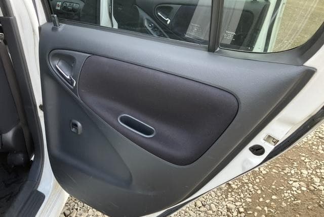 2003 Toyota Vitz JDM car for sale — photo 23 of 25