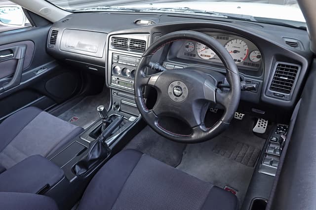 2000 Nissan Stagea JDM car for sale — photo 21 of 25
