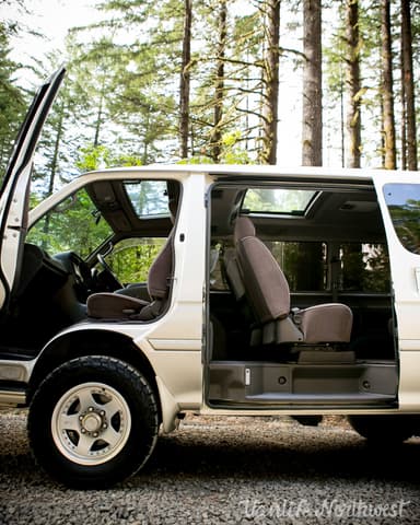 2000 Toyota HiAce JDM car for sale — photo 15 of 25