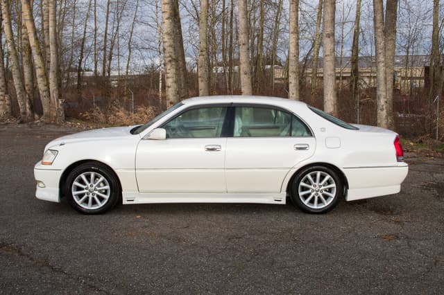 2001 Toyota Majesta JDM car for sale — photo 8 of 15