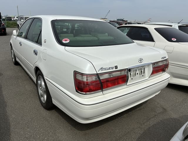 2001 Toyota Crown JDM car for sale — photo 2 of 8