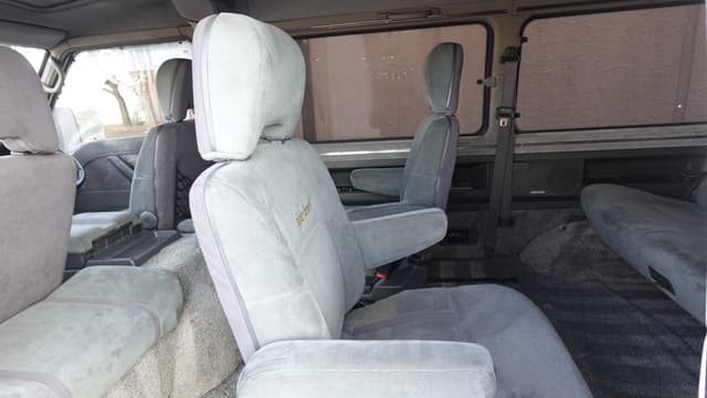 1994 Mitsubishi Delica JDM car for sale — photo 13 of 16