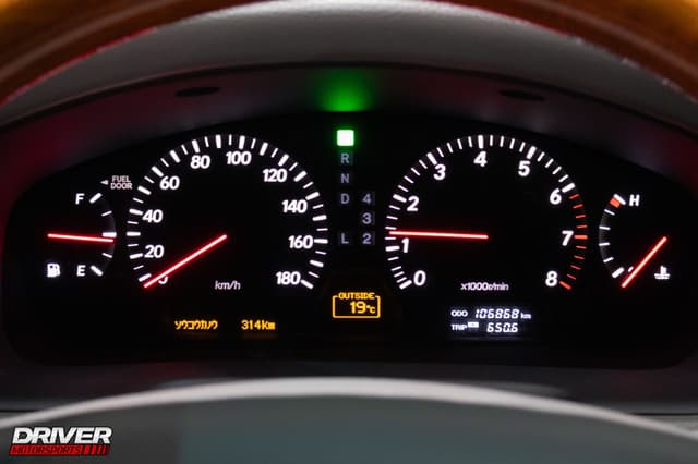 2001 Toyota Celsior JDM car for sale — photo 18 of 21