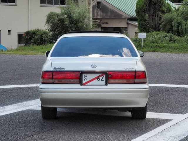 1999 Toyota Crown JDM car for sale — photo 6 of 10