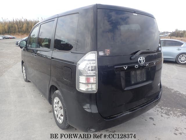 2011 Toyota Voxy JDM car for sale — photo 3 of 25