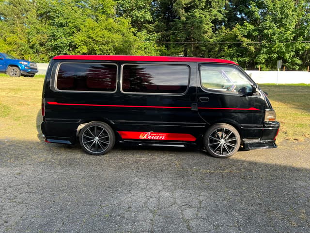 1996 Toyota HiAce JDM car for sale — photo 10 of 13