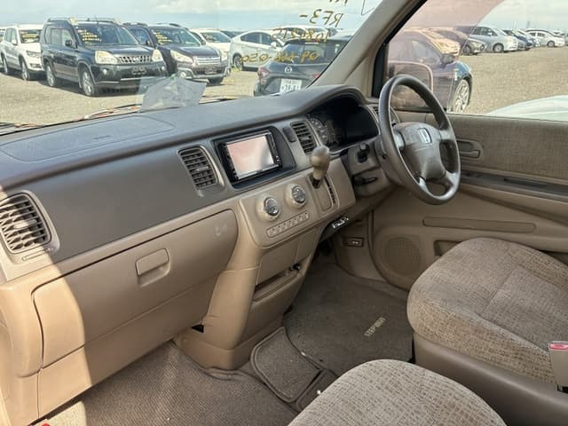 2002 Honda Stepwagon JDM car for sale — photo 2 of 8