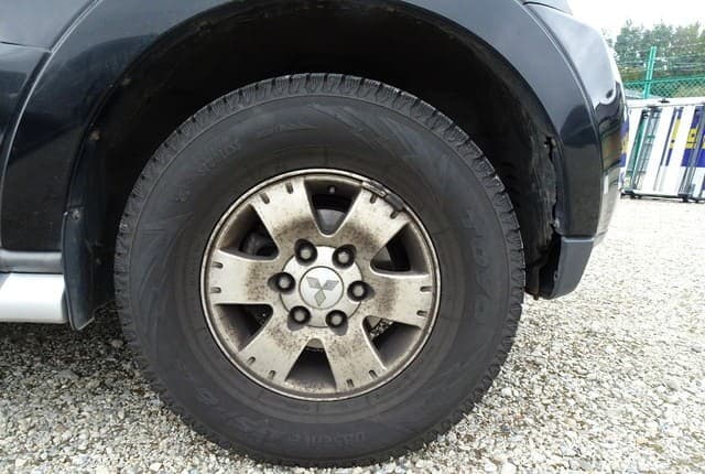2008 Mitsubishi Pajero JDM car for sale — photo 12 of 25