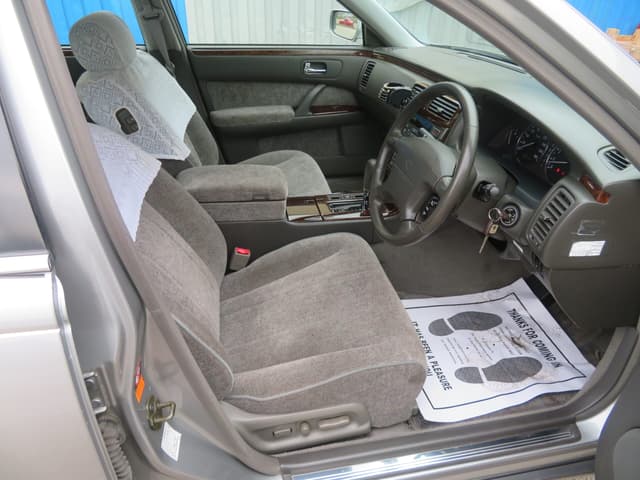 1995 Nissan Cima JDM car for sale — photo 10 of 18