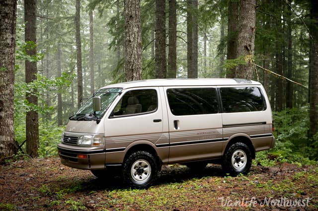 1995 Toyota HiAce JDM car for sale — photo 3 of 25