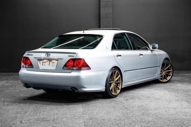 2005 Toyota Crown JDM car for sale — photo 13 of 19