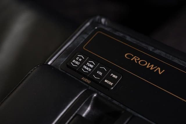 2004 Toyota Crown JDM car for sale — photo 20 of 20