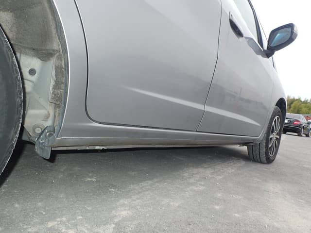 2009 Honda Fit JDM car for sale — photo 21 of 25