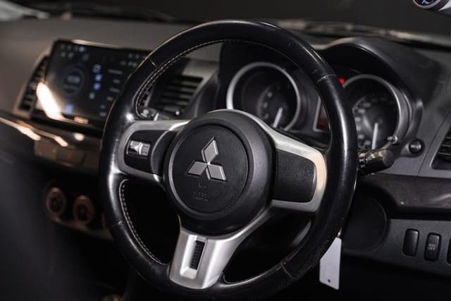 2007 Mitsubishi Lancer Evolution JDM car for sale — photo 16 of 20