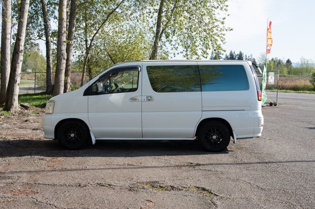 2000 Nissan Elgrand JDM car for sale — photo 7 of 15