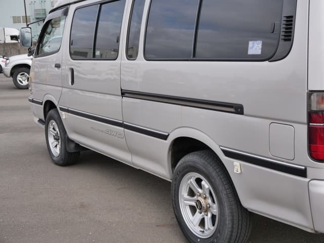 2001 Toyota HiAce JDM car for sale — photo 16 of 25
