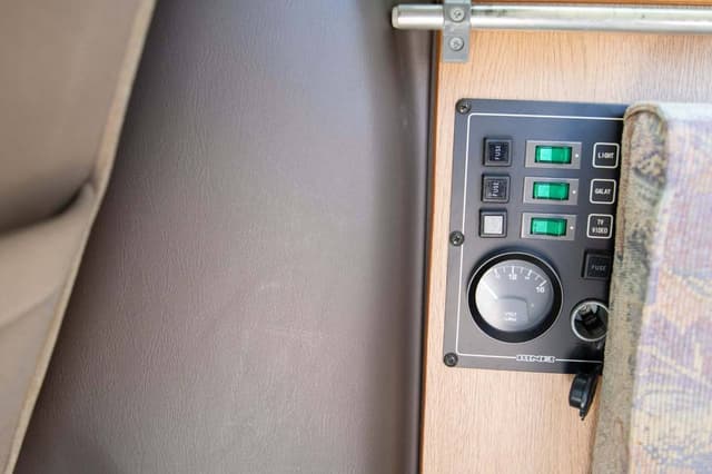 1999 Toyota Grand Hiace JDM car for sale — photo 23 of 25