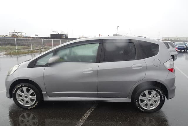 2009 Honda Fit JDM car for sale — photo 2 of 25