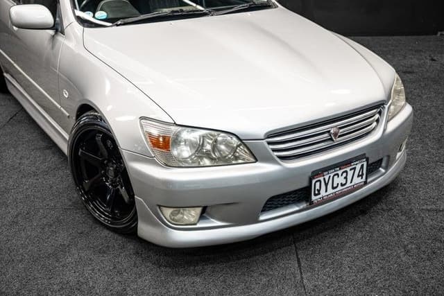 1999 Toyota Altezza JDM car for sale — photo 12 of 19