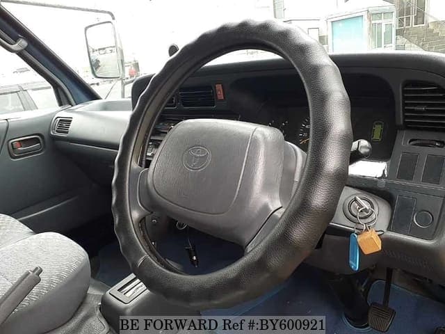 2001 Toyota HiAce JDM car for sale — photo 3 of 7