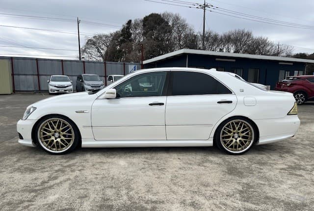 2005 Toyota Crown JDM car for sale — photo 6 of 25