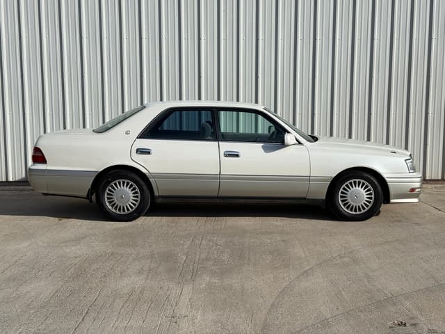 1996 Toyota Crown JDM car for sale — photo 2 of 21