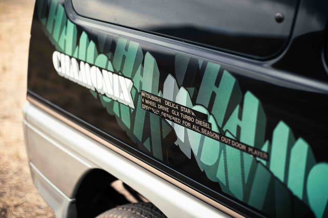 1992 Mitsubishi Delica JDM car for sale — photo 15 of 25