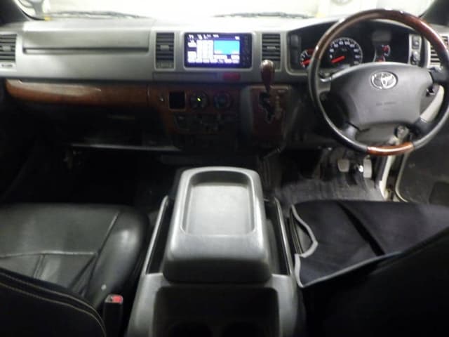 2006 Toyota HiAce JDM car for sale — photo 3 of 5