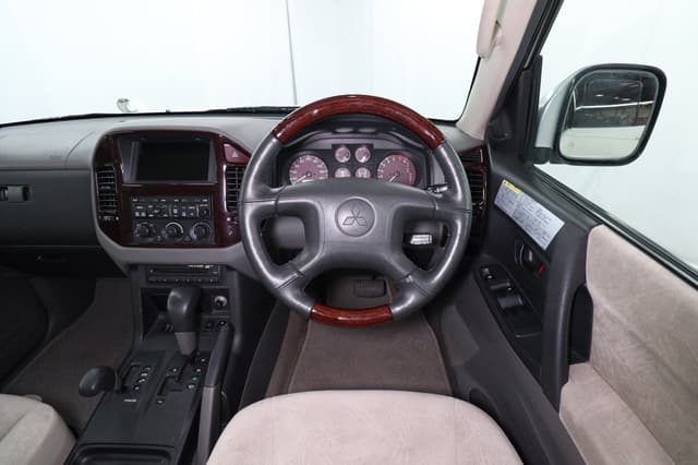 2000 Mitsubishi Pajero JDM car for sale — photo 10 of 25