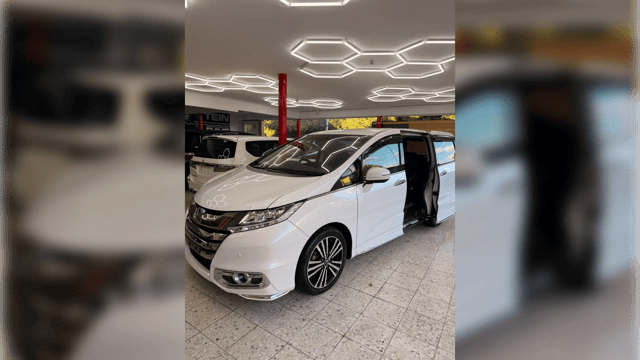2015 Honda Odyssey JDM car for sale — photo 3 of 14
