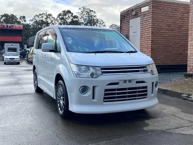 2007 Mitsubishi Delica JDM car for sale — photo 3 of 17