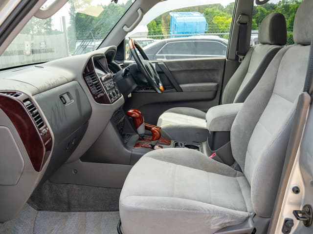 2000 Mitsubishi Pajero JDM car for sale — photo 13 of 18