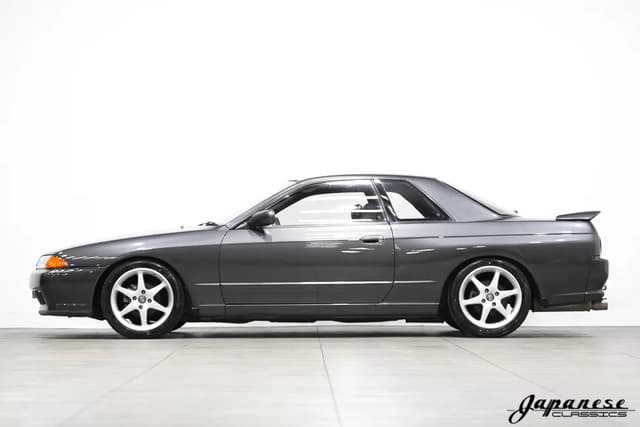 1992 Nissan Skyline JDM car for sale — photo 4 of 24