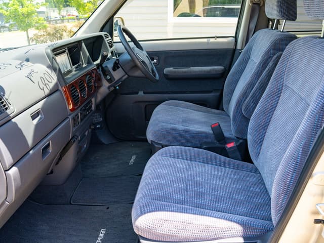 1999 Honda Stepwagon JDM car for sale — photo 13 of 15