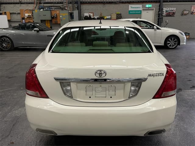 2010 Toyota Crown JDM car for sale — photo 10 of 21