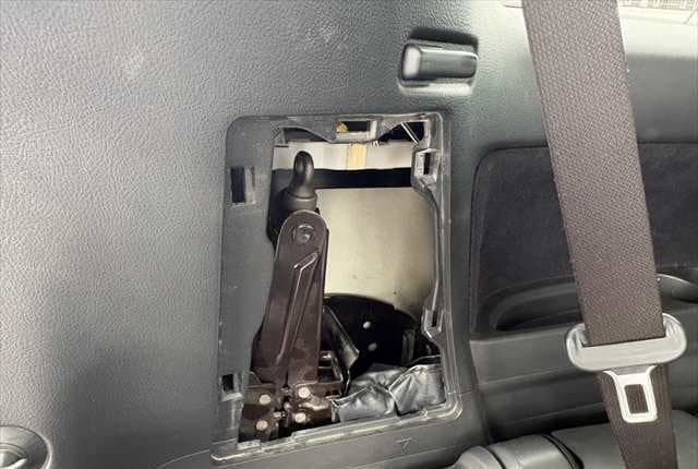 2008 Toyota Vellfire JDM car for sale — photo 21 of 25