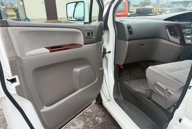 2001 Nissan Elgrand JDM car for sale — photo 15 of 25